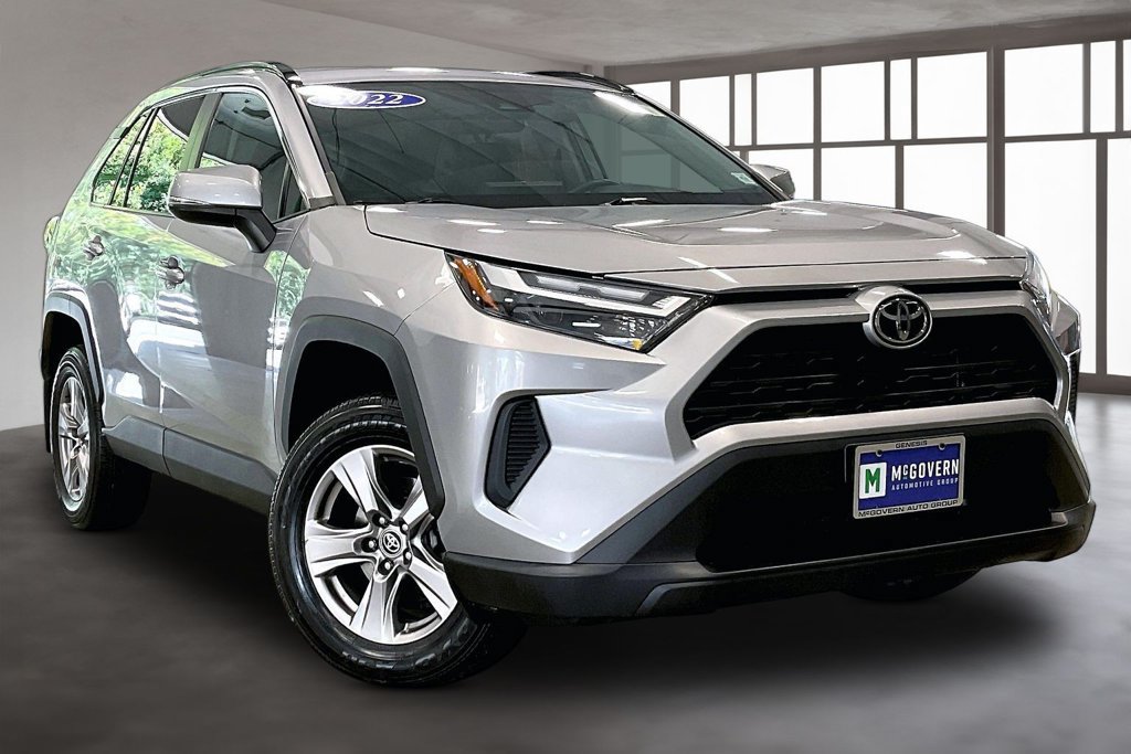 Used 2022 Toyota RAV4 XLE AWD/4WD image 3