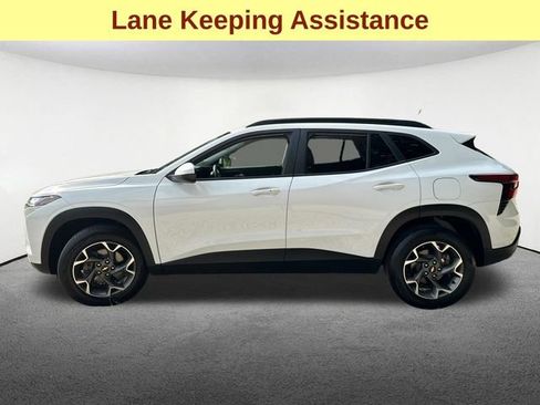 Certified 2024 Chevrolet Trax LT w/ Sunroof Package FWD image 7