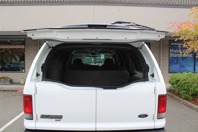 Used 2005 Ford Excursion XLT AWD/4WD image 32