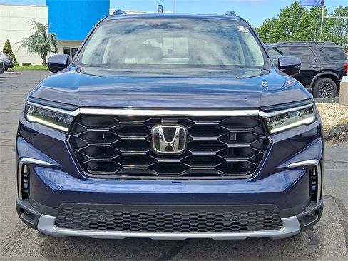 New 2025 Honda Pilot Touring image 2