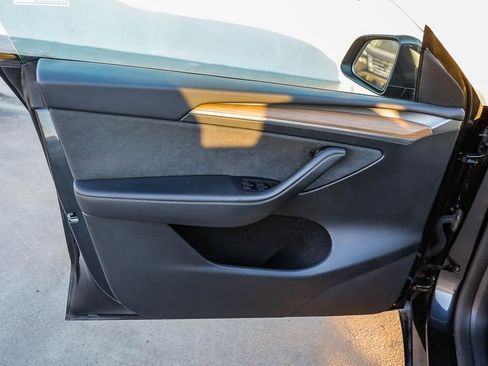 Used 2024 Tesla Model Y Performance image 22