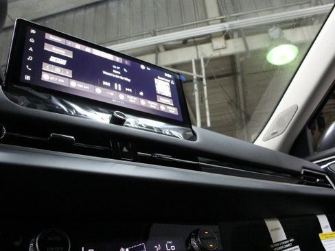 New 2025 Mitsubishi Outlander SE image 12