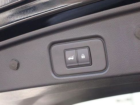 Used 2025 Nissan Pathfinder SL AWD/4WD image 8