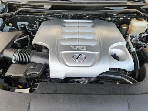 Used 2016 Lexus LX 570 4WD w/ Luxury Package image 30
