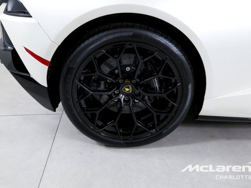 Used 2022 Lamborghini Huracan EVO AWD/4WD image 23