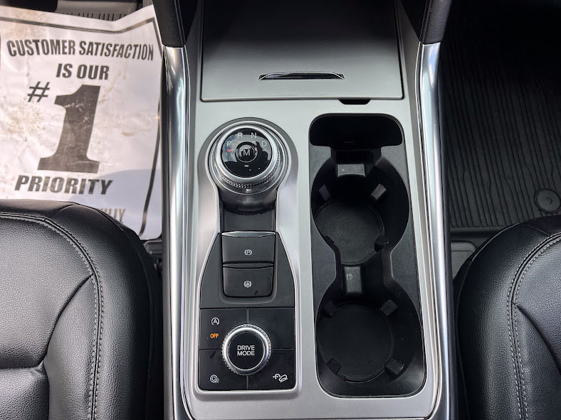 Used 2020 Ford Explorer XLT w/ Equipment Group 202A AWD/4WD image 15
