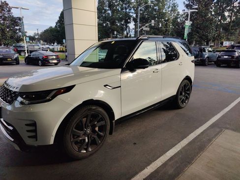 Used 2023 Land Rover Discovery S R-Dynamic image 8