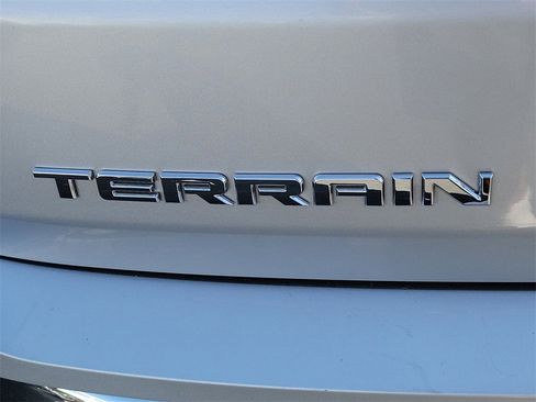 Used 2021 GMC Terrain SLT image 27