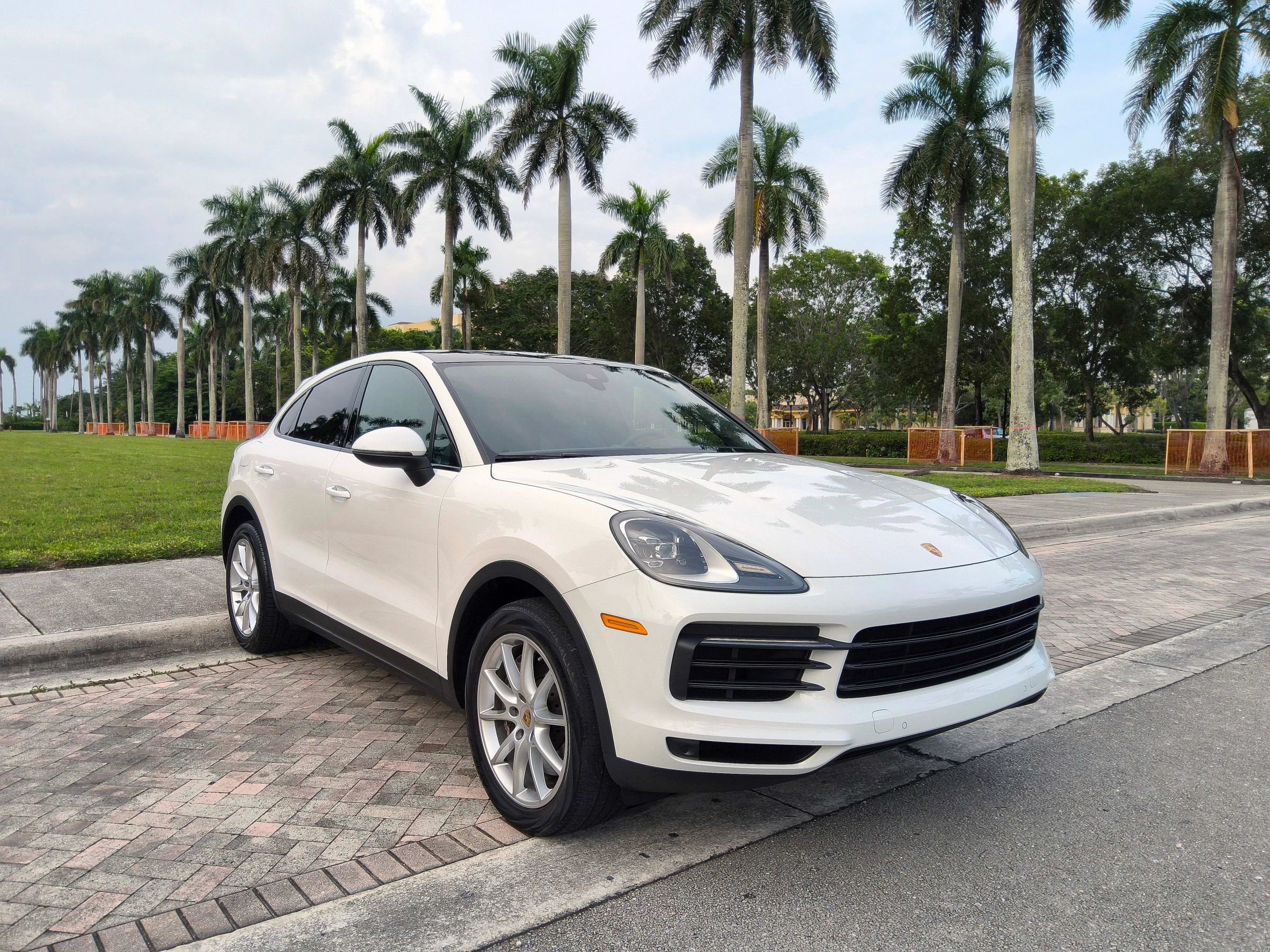 Used 2021 Porsche Cayenne Coupe AWD/4WD image 1