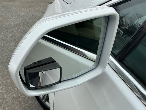 Used 2017 Cadillac XT5 Luxury w/ Driver Awareness Package image 11