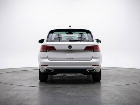 Used 2025 Volkswagen Taos SE image 7