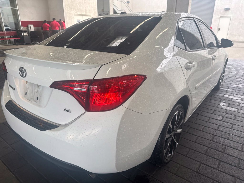 Used 2018 Toyota Corolla SE w/ SE Premium Package FWD image 3