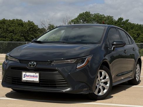 Used 2026 Toyota Corolla LE FWD image 2