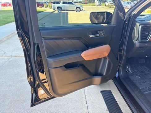 Used 2023 GMC Canyon AT4 w/ AT4 Premium Package AWD/4WD image 12