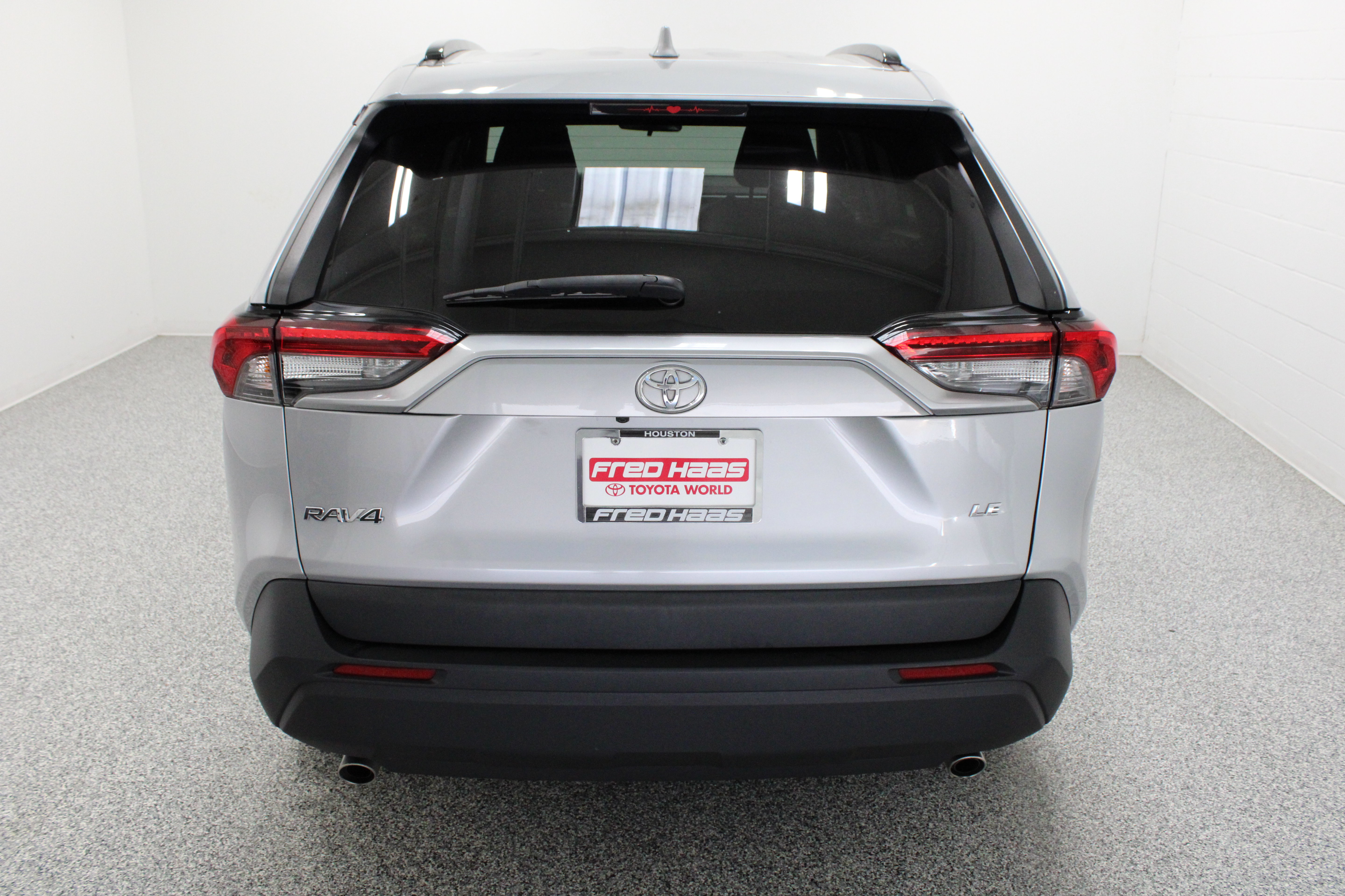 Used 2021 Toyota RAV4 LE FWD image 8