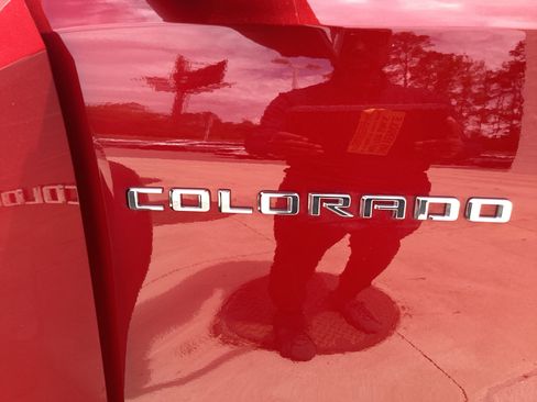 Used 2024 Chevrolet Colorado ZR2 w/ Technology Package AWD/4WD image 38