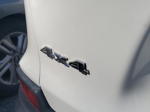 Used 2019 Jeep Cherokee Latitude w/ Cold Weather Group image 8