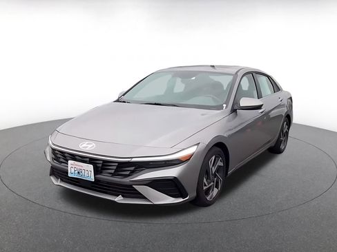 Used 2025 Hyundai Elantra SEL image 7