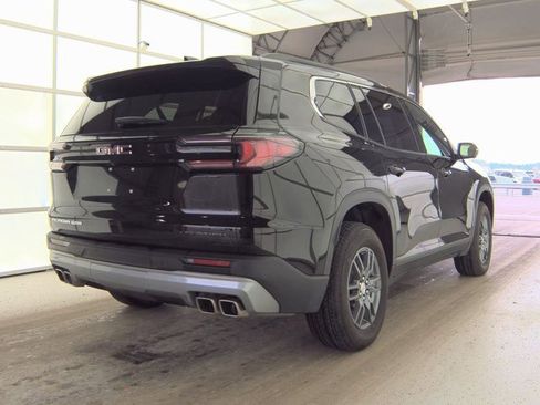 Used 2025 GMC Acadia Elevation image 4