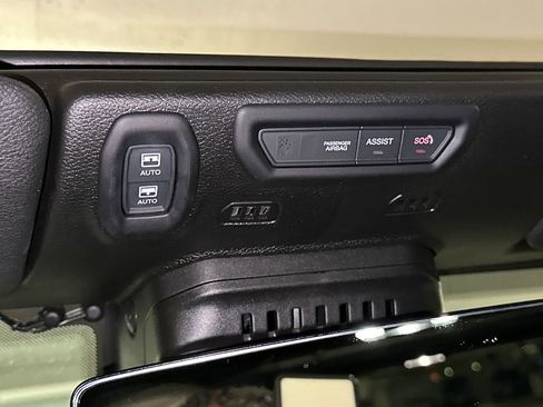 Used 2022 Jeep Wrangler Unlimited Sahara w/ Cold Weather Group AWD/4WD image 30