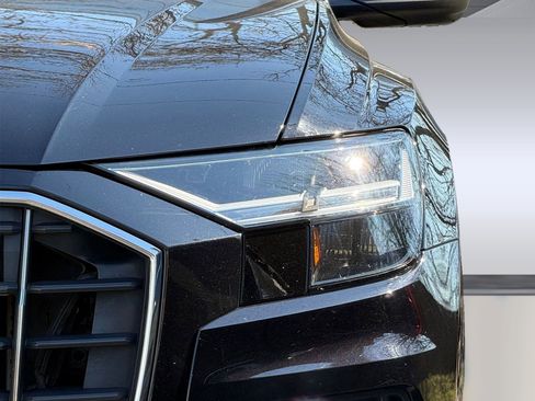 Used 2019 Audi Q8 Premium Plus w/ Premium Plus image 11