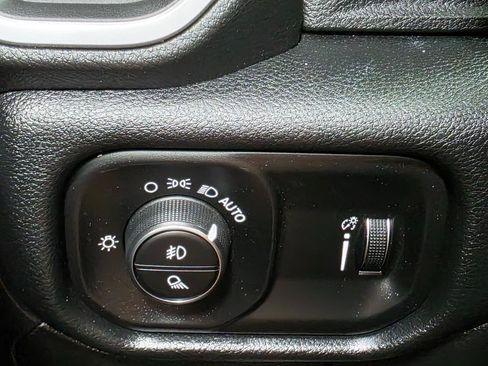 Used 2022 RAM 1500 Big Horn AWD/4WD image 40