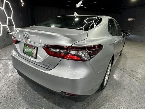 Used 2021 Toyota Camry LE FWD image 5