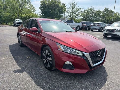 Used 2021 Nissan Altima 2.5 SV w/ SV Premium Package AWD/4WD image 2