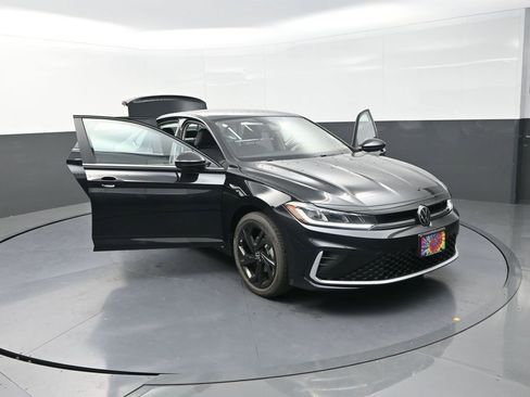New 2026 Volkswagen Jetta SE image 27