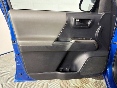 Used 2018 Toyota Tacoma SR5 image 10