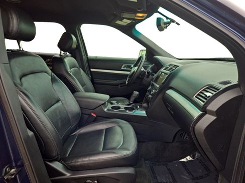 Used 2017 Ford Explorer XLT w/ Equipment Group 202A AWD/4WD image 24