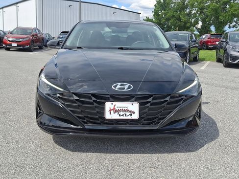 Used 2023 Hyundai Elantra SEL FWD image 2