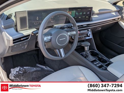 Used 2025 Hyundai Sonata SE FWD image 16