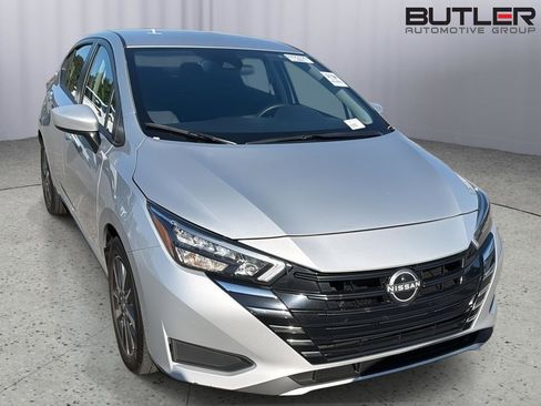 Used 2025 Nissan Versa SV FWD image 4