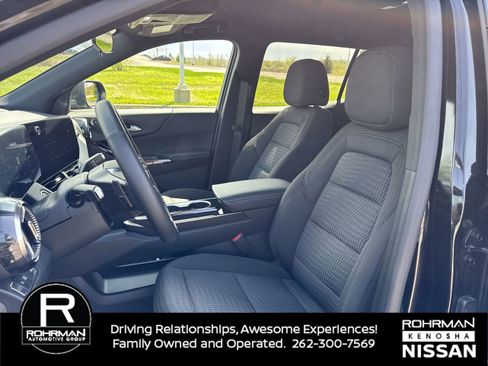 Used 2025 Chevrolet Equinox LT FWD image 11
