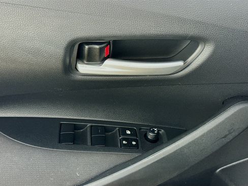Used 2020 Toyota Corolla LE FWD image 17