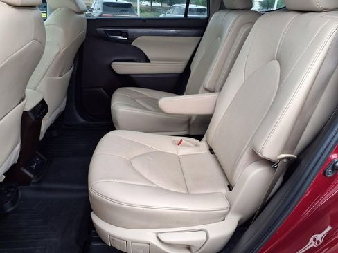 Used 2022 Toyota Highlander Limited AWD/4WD image 28