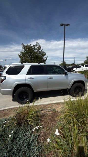 Used 2014 Toyota 4Runner Limited AWD/4WD image 2