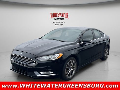Used 2017 Ford Fusion SE w/ Equipment Group 201A FWD image 1