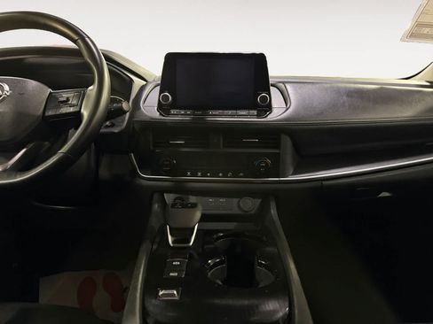 Used 2025 Nissan Rogue SV FWD image 18
