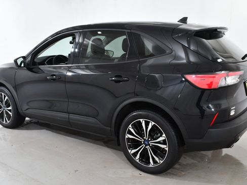 Used 2022 Ford Escape SE w/ SE Sport Appearance Package image 15