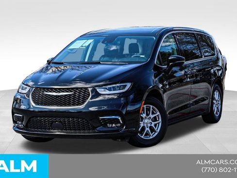 Used 2024 Chrysler Pacifica Touring-L FWD image 1