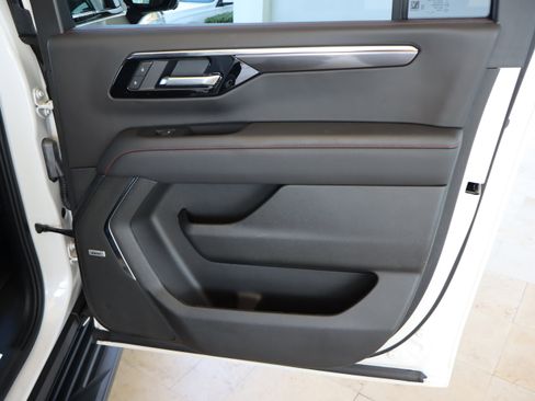 Certified 2025 Chevrolet Suburban RST w/ Comfort Package image 37