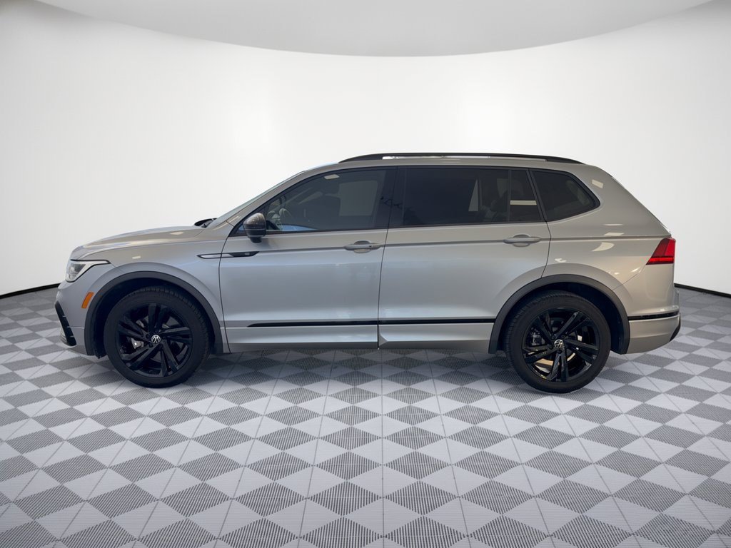 Certified 2024 Volkswagen Tiguan SE R-Line FWD image 2