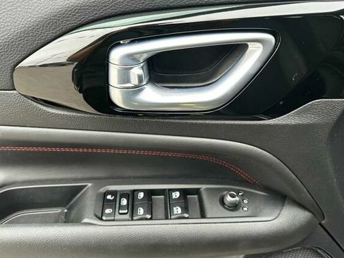 Used 2023 Jeep Compass Trailhawk w/ Sun and Sound Group AWD/4WD image 11