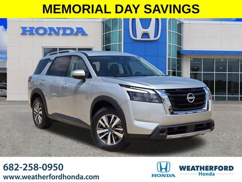 Used 2025 Nissan Pathfinder SL FWD image 1