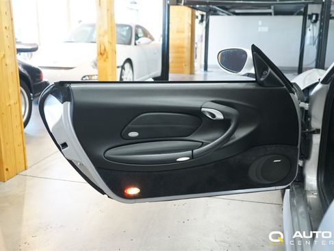 Used 2004 Porsche 911 Carrera RWD image 17