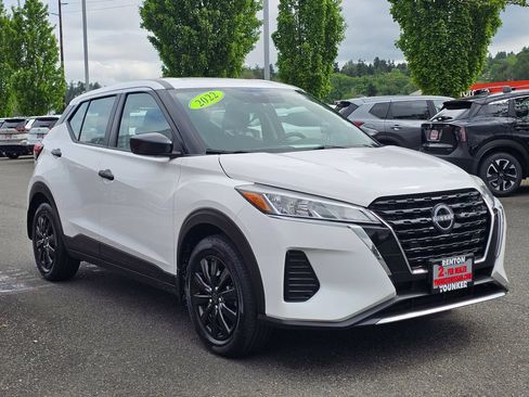 Used 2022 Nissan Kicks S FWD image 3