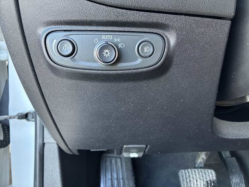 Certified 2018 Chevrolet Equinox Premier image 18