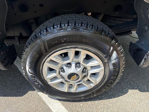 Used 2025 Chevrolet Silverado 2500 LT w/ Convenience Package image 15